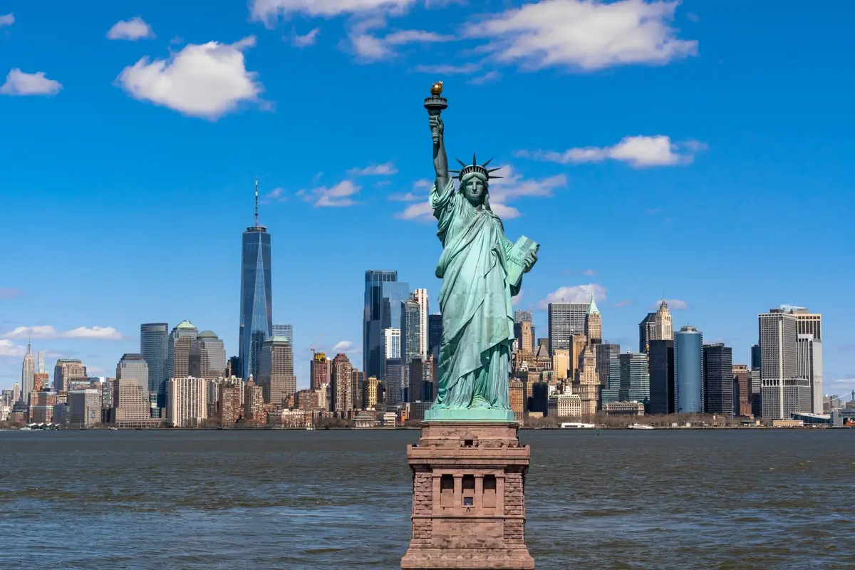Best Trans And Gay Bars in New York City