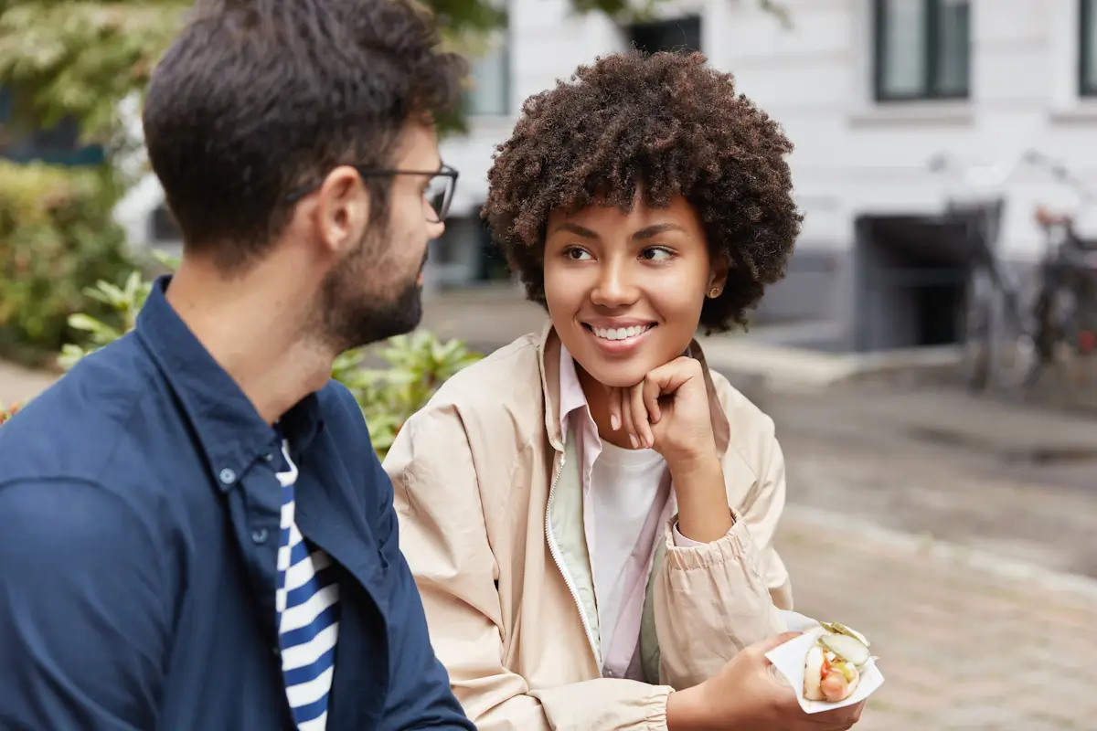 couple chatting and enjoying first date outdoors.