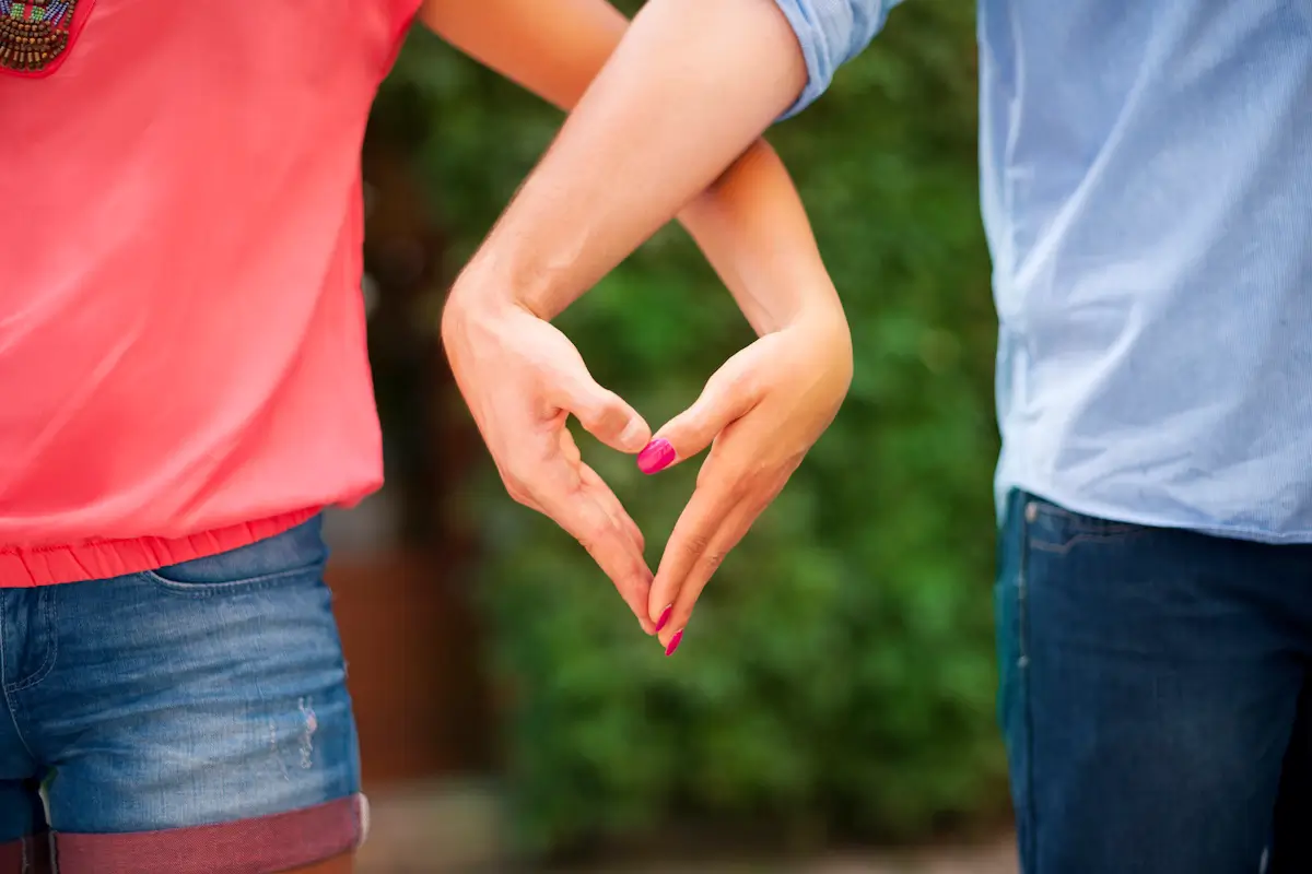 Trans Dating Red Flags: 10 Signs You’re in a Toxic Relationship (and How to Get Out Safe)