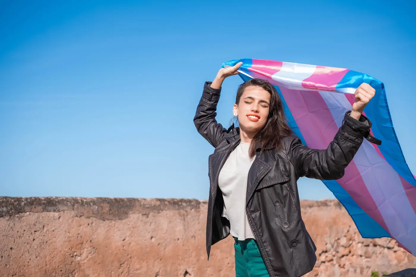 The Do’s & Don’ts of Messaging a Trans Woman on a Dating Site