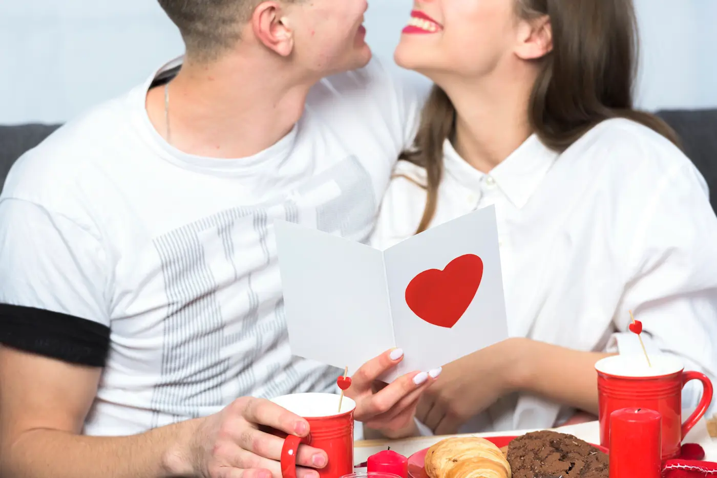 7 Dating Tips for Trans Women: A Guide to Confidence, Connection & Safety (Online & Offline)