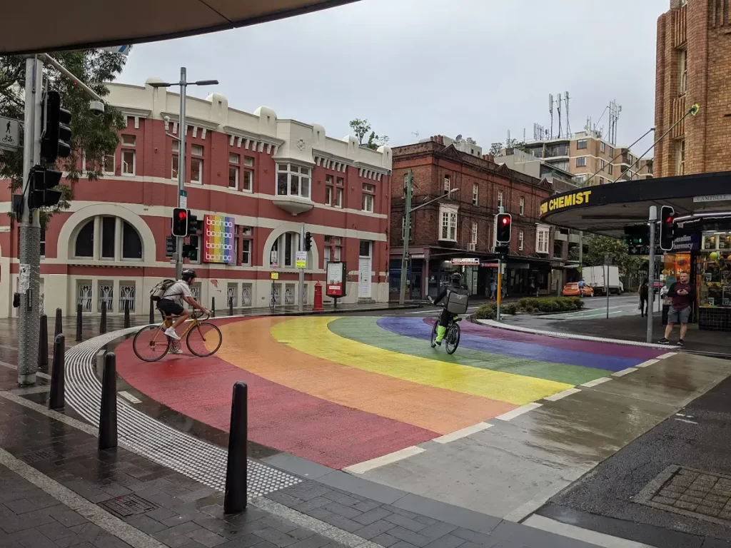 Les meilleurs endroits et clubs de Sydney pour les personnes transgenres : Guide de voyage pour les personnes queer
