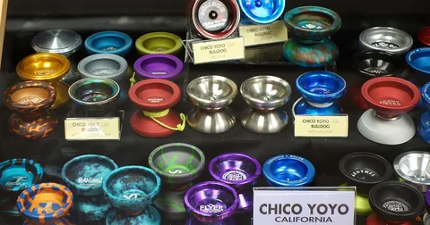 คอลเลกชันโยโย่ใน National Yo-Yo Museum เมือง Chico