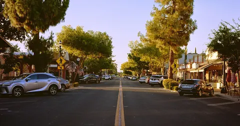Pollasky Avenue dans Old Town Clovis