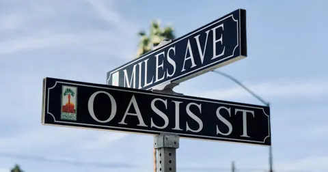 Miles Avenue und Oasis Street in Downtown Indio Miles Avenue und Oasis Street in Downtown Indio