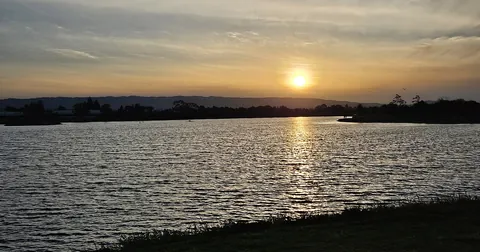Shoreline Lake ใน Mountain View Shoreline Lake ใน Mountain View